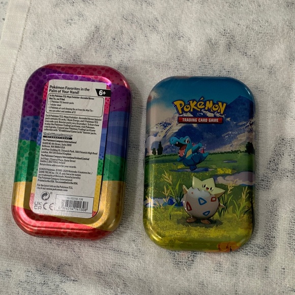 Pokémon Trading Card Tin with Cards - Picture 3 of 4